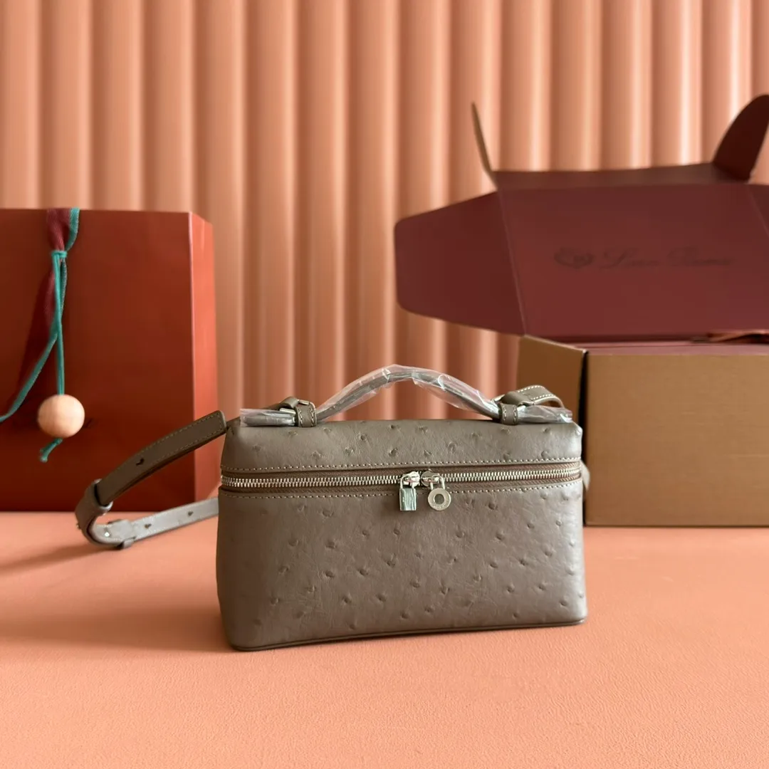 p1160💋💋💋【Original leather all-steel configuration counter complete package】 𝐋𝐨𝐫𝐨 𝐏𝐢𝐚𝐧@ Extra pocket L19 series handbag/crossbody bag The most comfortable life is when it is not defined, just like loro The material design of pian@ does not require complicated design styles. The simple and soft outline is elegant and durable, like an exquisite cosmetic case, which perfectly balances appearance and functionality. The leather is delicate and feels as soft as butter. The small bag has a large capacity. It is not only portable with a thin shoulder strap, but can also be worn cross-body. Sisters who have a special liking for minimalist style can buy it. It is simple and versatile. The simpler, the more different. Stars and Instagram celebrities are all planting it. There are two sizes of 19 cm and 27 cm. One is exquisite and casual, and the other is elegant and grand. Size: Small: length 19×width 7×height 12cm (